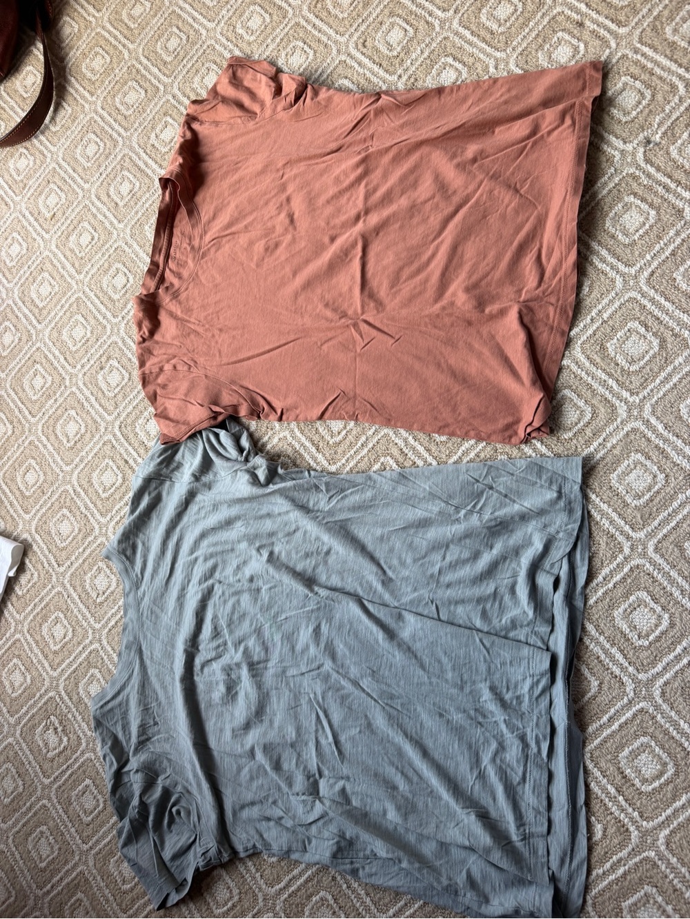 Lot of 2 prima cotton Vince Tees